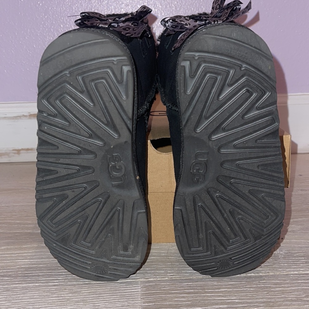 BRAND NEW Girls Black Ugg’s - Picture 10 of 16